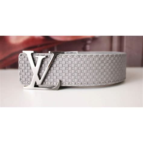 Eșarfe Louis Vuitton: Atotputernicul accesoriu de lux.